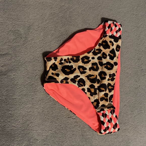 Reversible swimsuit, cheetah print and hot pink - Picture 5 of 8